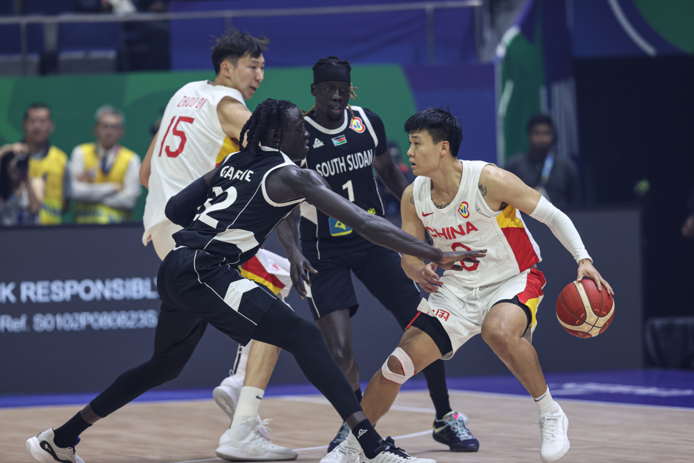 世界杯篮球比赛精彩纷呈,球迷欢欣鼓舞视频